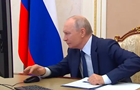 Сеть рассмешило видео голосования Путина на выборах в Госдуму