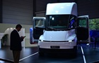 Tesla запустила серійне виробництво електровантажівки Semi