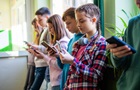 У школах Львівщини змінять правила користування смартфонами