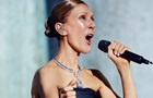 Во время выступления Селин Дион упала прямо на сцене