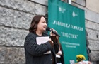 Донька Фаріон прокоментувала фото співачки на могилі матері