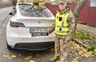 Tesla возле Хмельницкого ТЦК: что выяснила ВСП