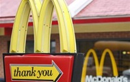 Британку оштрафовали за поход в McDonald s с пони