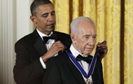 Обама наградил президента Израиля Медалью свободы