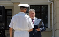 В Одессе Порошенко вручил военным ордера на квартиры