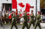 Канада отзывает своих инструкторов из Украины