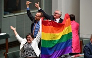 В Австралии разрешили однополые браки