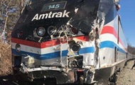 В США поезд с конгрессменами протаранил грузовик