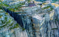 Фильм Миссия невыполнима-6 показали на 600-метровой скале