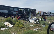 Появилось видео последствий жуткой аварии автобуса и фуры в США