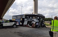 В Испании автобус врезался в мост: пять погибших