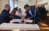 В Варшаве голосование продолжилось после закрытия участка