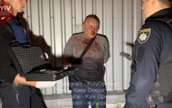 В Киеве пьяный водитель повредил пять авто и бросался с ножом