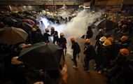 В Гонконге столкновения протестующих с полицией