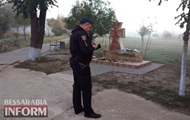 Памятник защитникам Украины облили краской в Одесской области