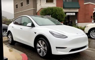 Tesla Model Y з двома моторами показали на відео