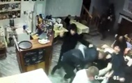 У кафе Мукачева увірвалися невідомі і побили відвідувачів киями