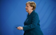 Меркель отправилась на карантин