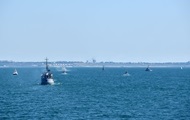 Россия под прикрытием военных кораблей ворует украинский газ в Черном море. Фото и видео