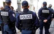 In France, the police detained a student who threatened to stab a teacher