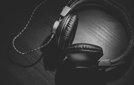Японцы создали наушники, позволяющие измерять уровень алкоголя в организме
