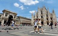 In Italy, the wearing of masks on the street was canceled