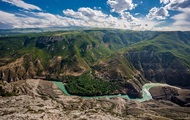 In Dagestan, two girls fell off a swing set on the edge of a cliff