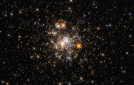 Hubble показал шарообразное скопление звезд в созвездии Стрелец