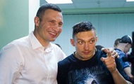 Усик получил от Кличко символический пояс WBC