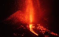 Volcanic eruption in the Canary Islands intensified