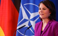 НАТО не послабить військову підтримку України - Бербок