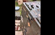 Солдати РФ вивозять пральні машини в ящиках для снарядів