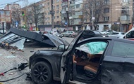 У Хмельницькому авто влетіло в зупинку: є загиблі