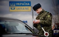 Уряд змінив правила виїзду для чоловіків