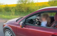 На Львівщині покарали батька, який посадив 8-річну доньку за кермо