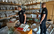 На Київщині викрили підпільні цехи з виробництва рідин для вейпів