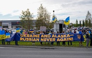 Проукраинская акция на Аляске сопровождает встречу Трамп-Путин