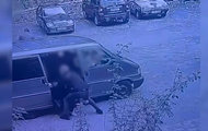 Полицейские избили мужчину возле ТЦК в Киеве