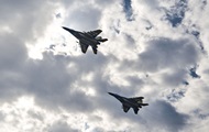 Воздушные силы показали работу техников F-16