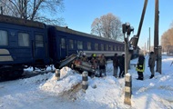 В Прикарпатье поезд столкнулся с автомобилем