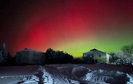 В небе над Украиной заметили яркое полярное сияние
