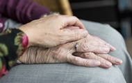 86-летнюю француженку задержали в США после переезда к возлюбленному юности