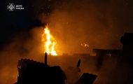 В Киеве пожар охватил три дома