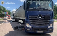 В Киеве водители двух грузовиков погибли в ДТП