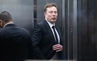 Маск отозвал иск против Apple