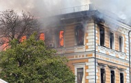В Киеве горит здание НАН Украины после атаки БПЛА