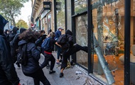 В Париже запретили протесты возле дворца президента и Елисейских полей