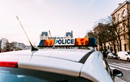 Во Франции мужчина стрелял в прохожих из окна автомобиля