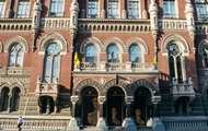НБУ сократил продаж долларов на фоне падения гривны
