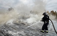 У Чернігові після атаки РФ загорілася будівля